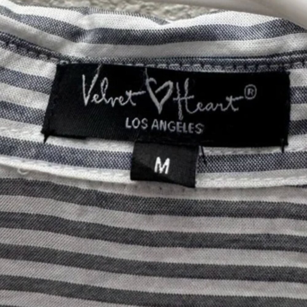 Velvet Heart Gray and White Striped Button Down Shirt with pocket M - Picture 5 of 6